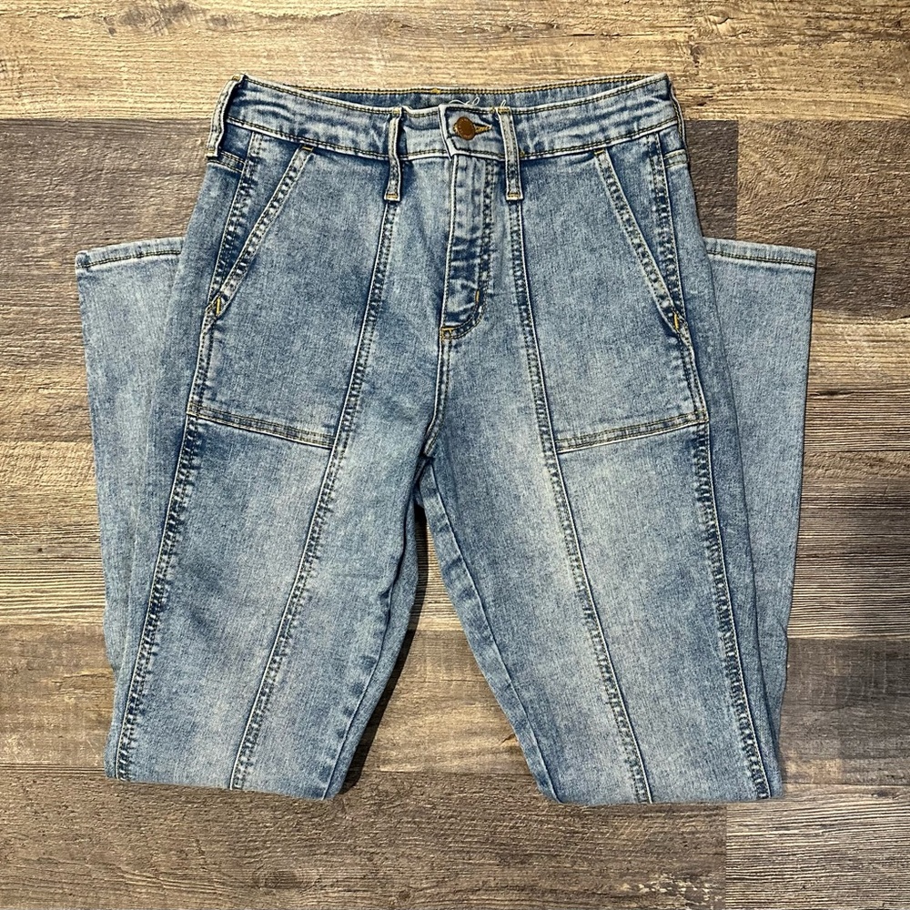 Universal Thread Light Acid Wash Blue Jeans Size 4